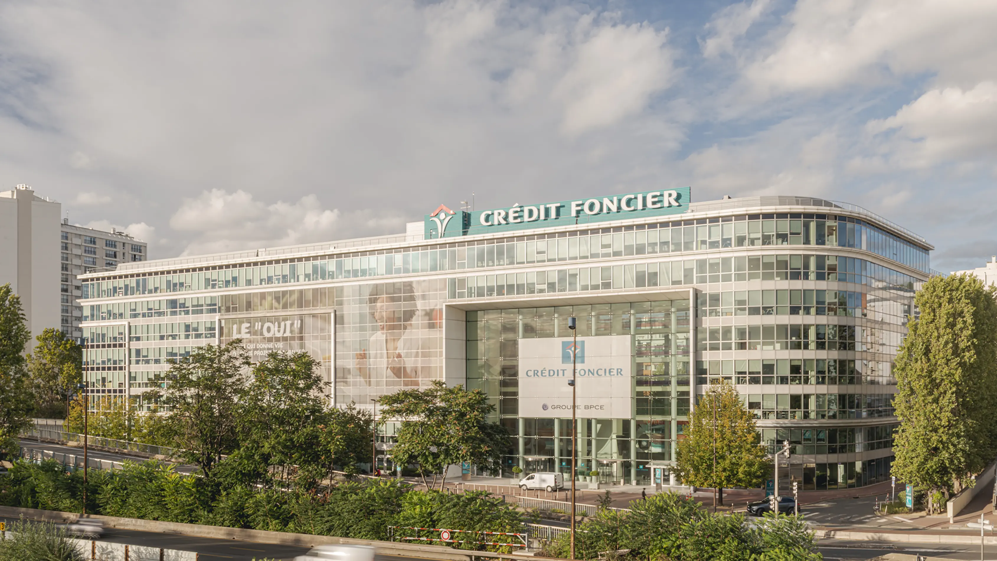 Vue extérieure du siège social du Crédit Foncier à Charenton-le-Pont