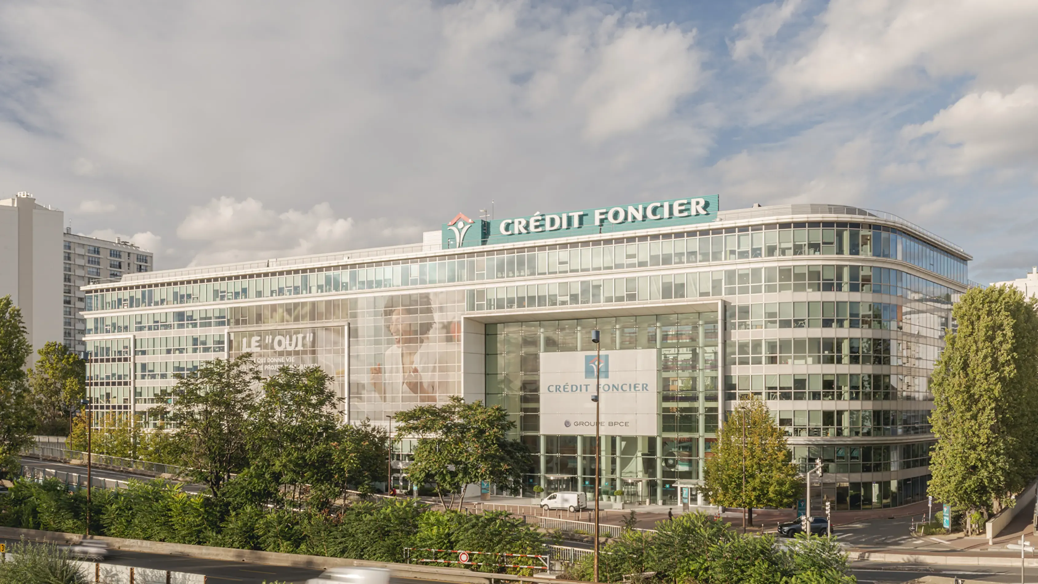 Vue extérieure du siège social du Crédit Foncier à Charenton-le-Pont